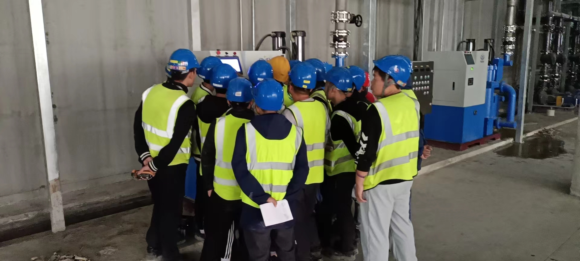 陶瓷柱塞泵-智能變頻泵-安裝-培訓現場(chǎng)